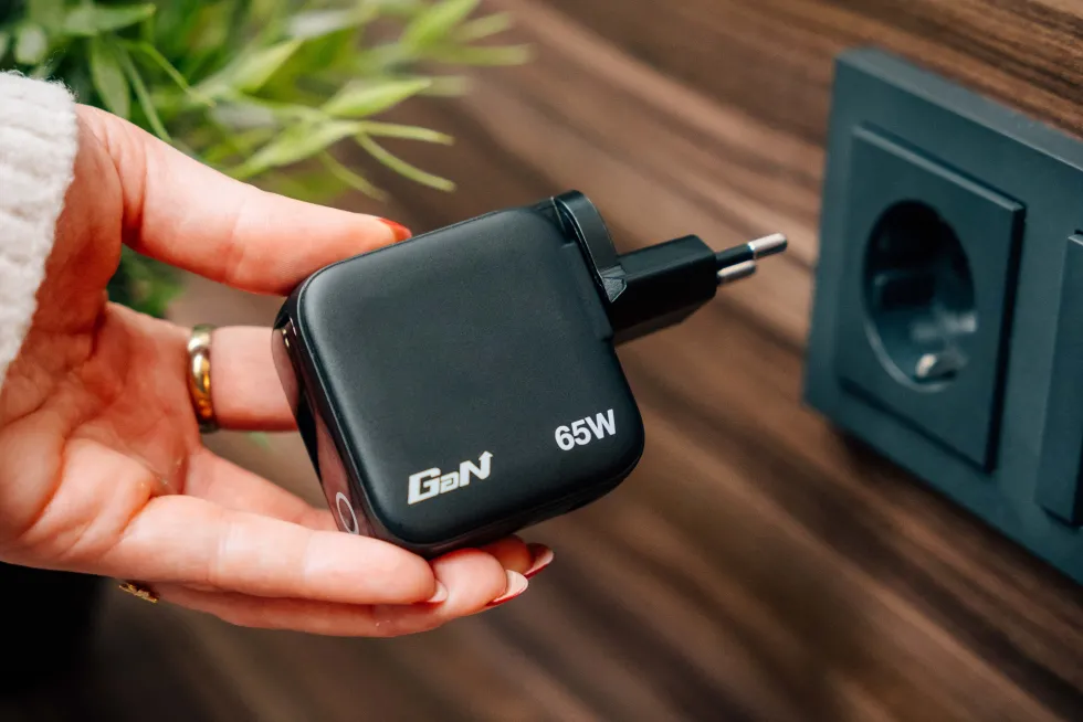Mini GaN Charger 3-port 65W with Display