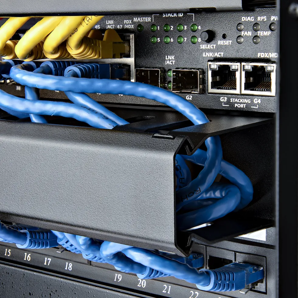 StarTech.com 1U horisontell kanalpanel för kabelhantering med