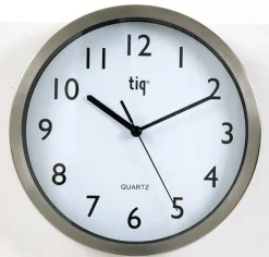 Väggklocka Tiq Borstad Aluminium, glaslins, Ø 25cm